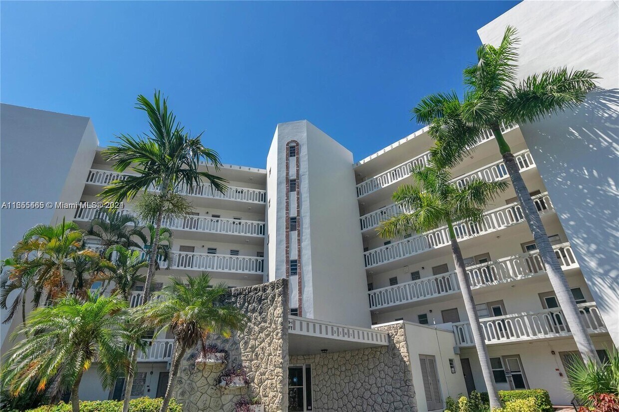 Foto principal - 3181 S Ocean Dr