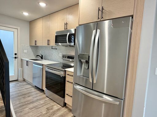 Foto del edificio - Upscale 3-level Modern Townhome in desired Delridge Neighborhood! Available Now!