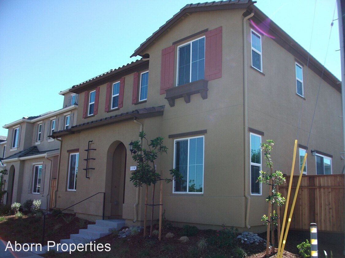 Primary Photo - 4 br, 3 bath House - 124 English Rose Circle