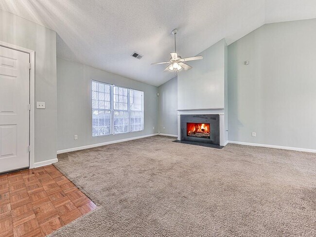 Foto del edificio - 4375 Yellow Rose Dr