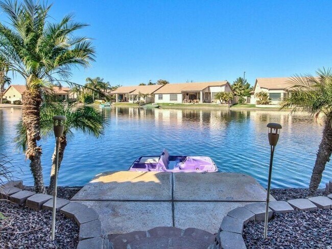 Foto del edificio - Beautiful Lakefront Home in Ocotillo Lakes...