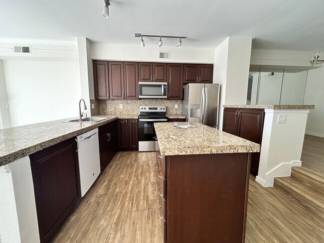 Building Photo - Spacious 2 Bedroom Townhome with Mountain Views in Superior