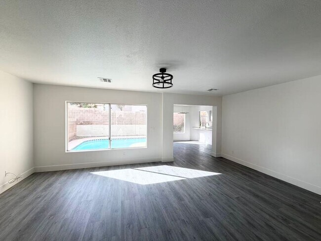 Foto del edificio - Beautifully renovated and move-in ready home located in the heart of Green Valley