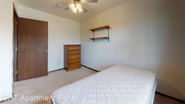 Building Photo - 2 br, 1 bath Apartment - 643 E. Johnson St.