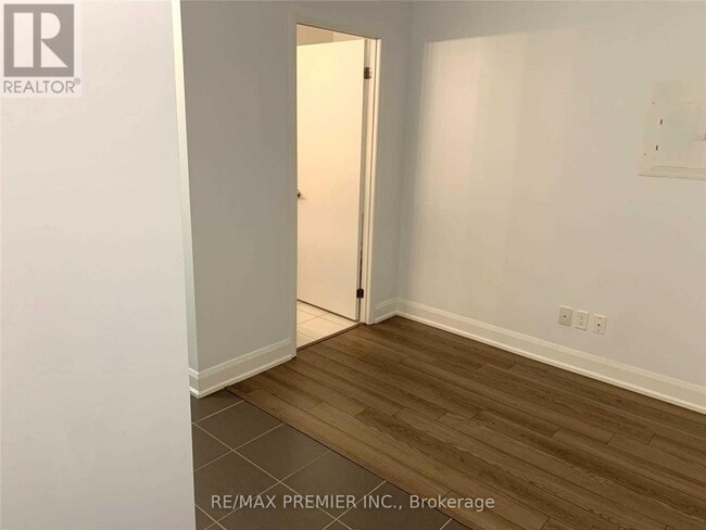 Photo du bâtiment - 2910 Hwy 7