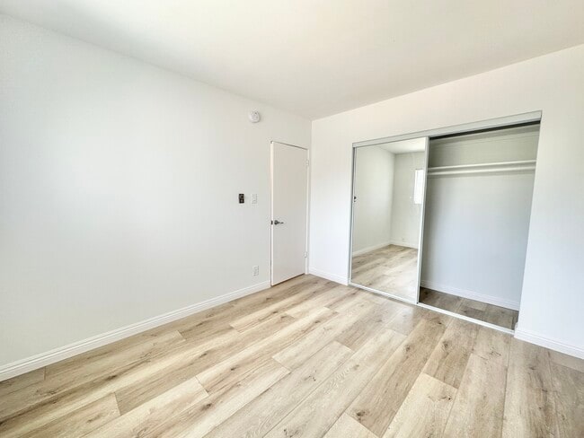 Building Photo - 14026 Oxnard St
