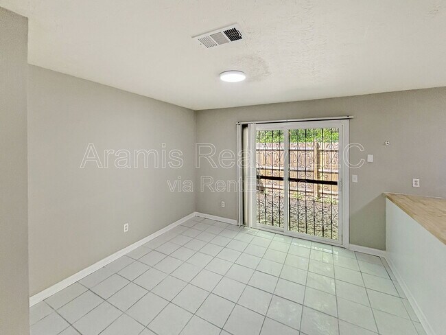 Foto del edificio - 1857 Whitehall Forest Ct SE