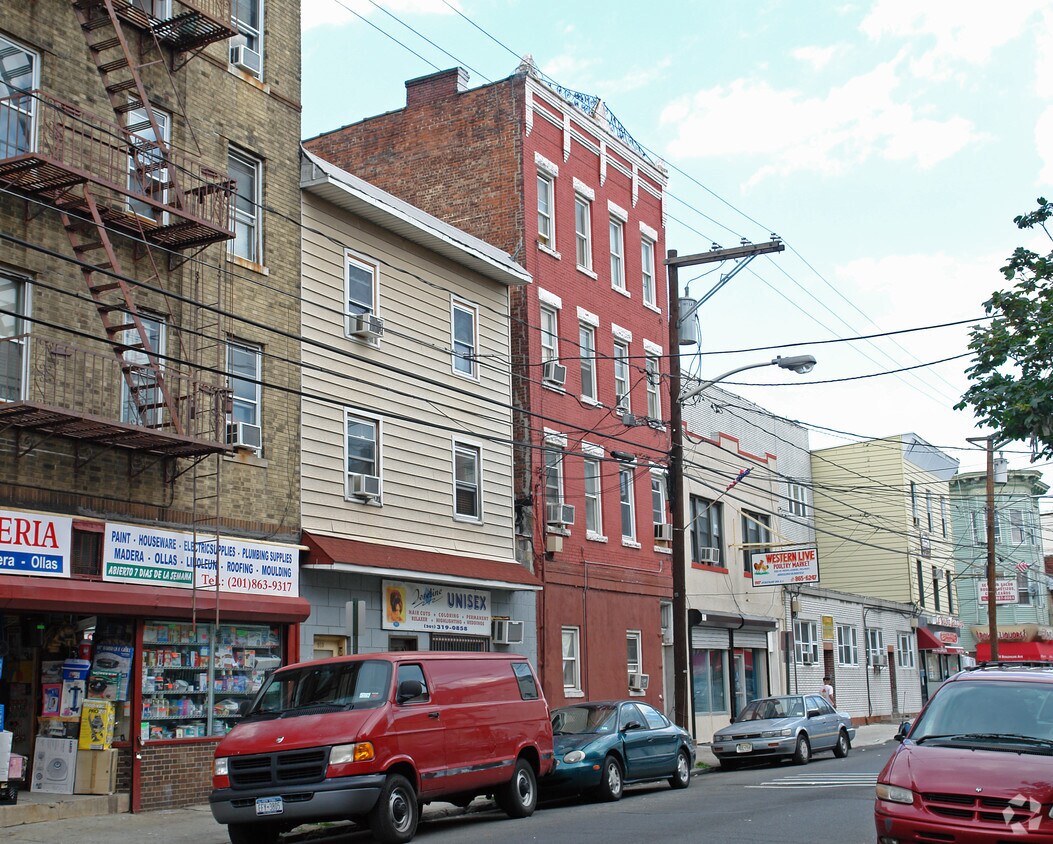 Building Photo - 905 Bergenline Ave