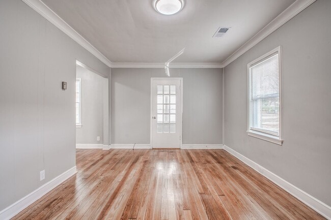 Building Photo - Renovated Home for Rent 5 Minutes From U o...