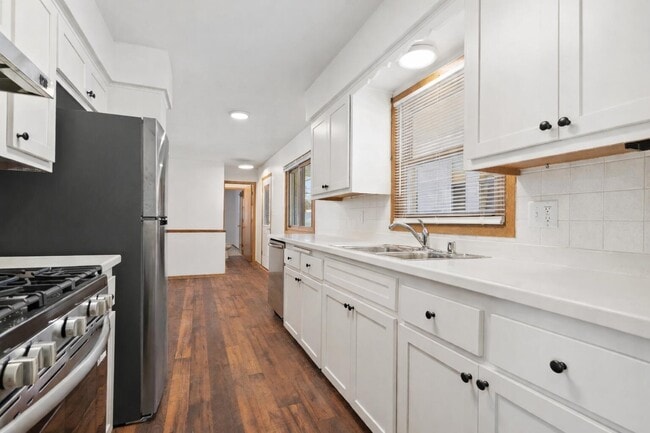 Foto del edificio - 2450 S 95th St