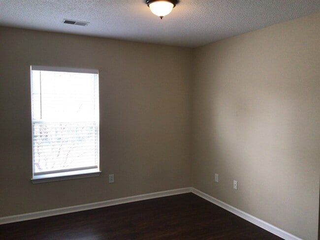 Building Photo - 125 Bathurst Ln