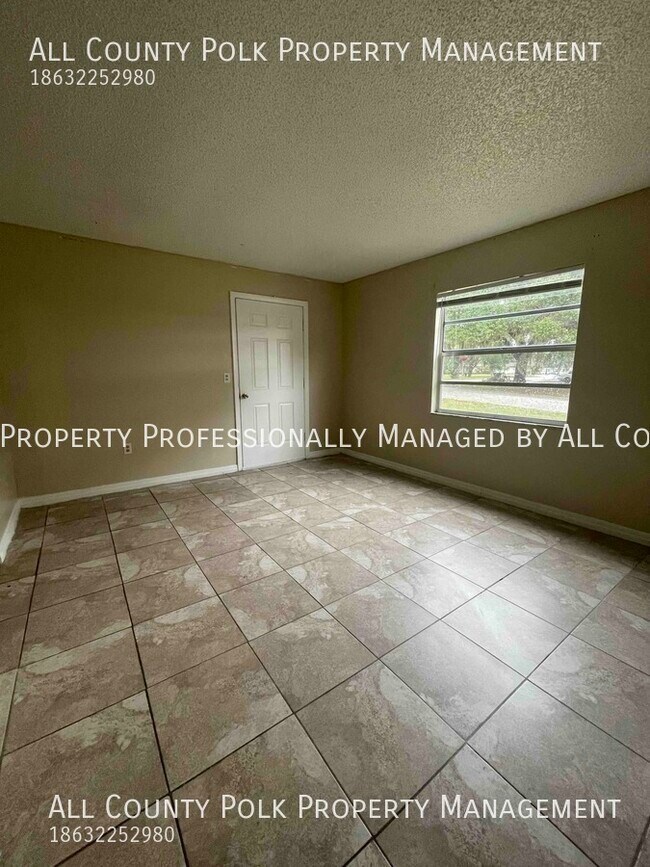 Building Photo - Great 2 Bedroom Duplex in North Lakeland!