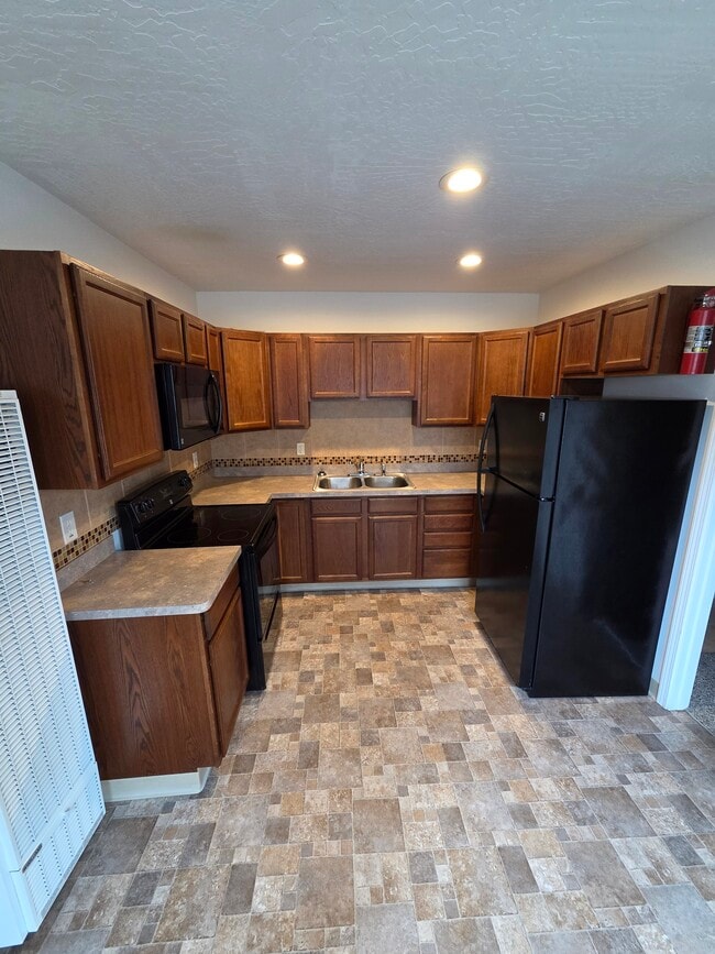 Building Photo - 627 2nd Ave