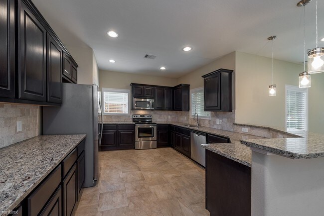 Foto del edificio - 5 br, 5.5 bath House - 3302 Cavitt Ave
