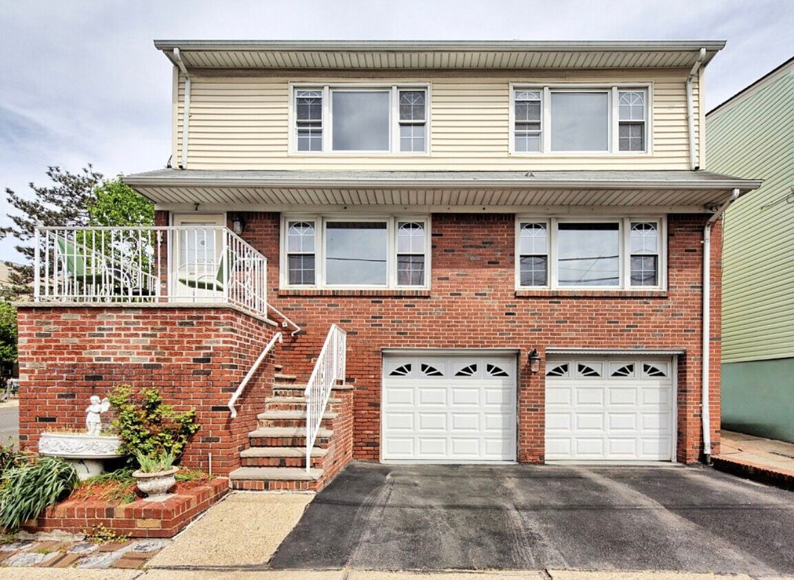 7 BURDETTE Pl, Fairview, NJ 07022 Apartments in Fairview, NJ