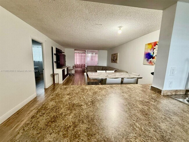 Foto del edificio - 445 NE 195th St