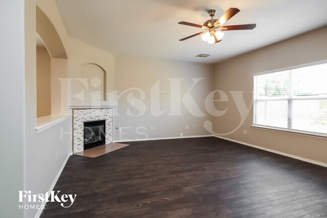Foto del edificio - 8610 Sunny Gallop Dr