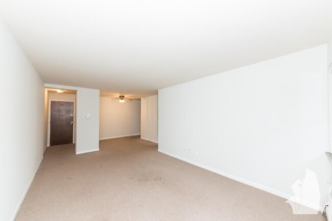 Building Photo - 445 W Barry Ave