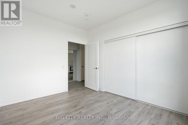 Photo du bâtiment - 9751 Markham Rd