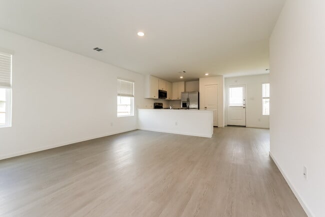 Building Photo - 16118 Hatton Dr