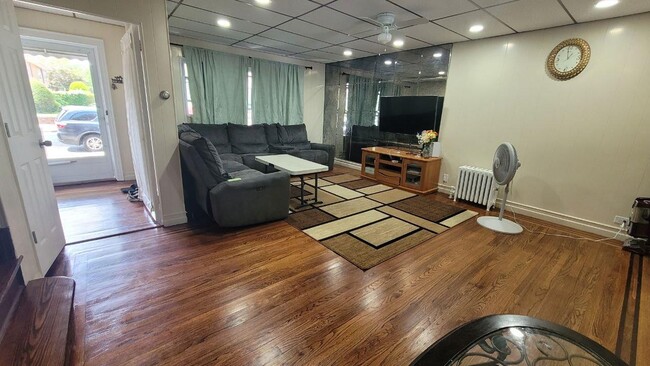 Foto del edificio - 2540 Woodhull Ave