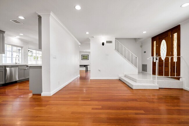 Foto del edificio - Upgraded Single Family Home in Cerritos