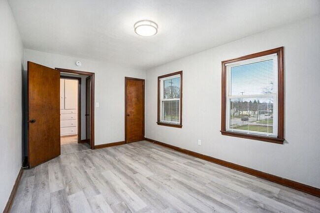 Building Photo - Newly Renovated 1br/1ba Apartment Available! PICTURES COMING SOON!