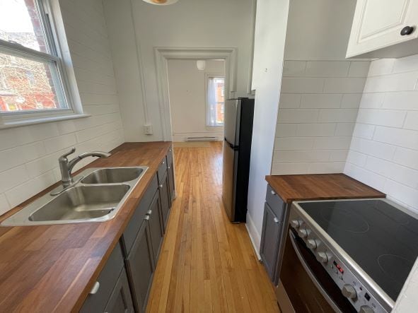 Building Photo - 114 Carmarthen St