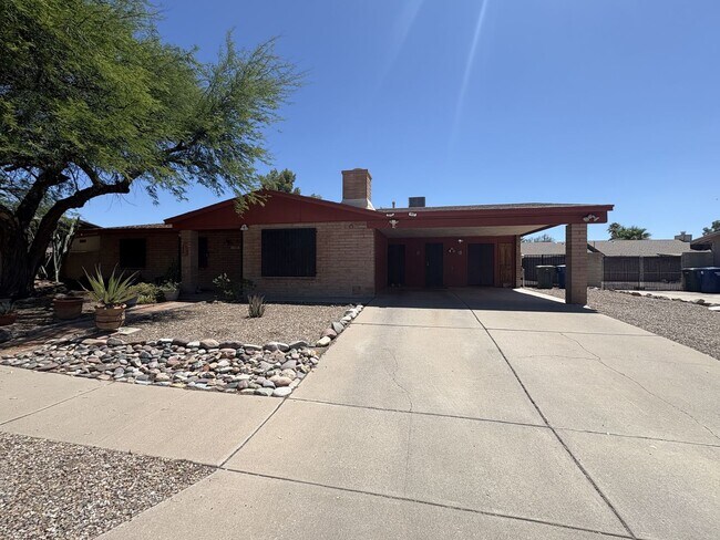 Building Photo - Convenient location in Midvale Park Close to all your needs