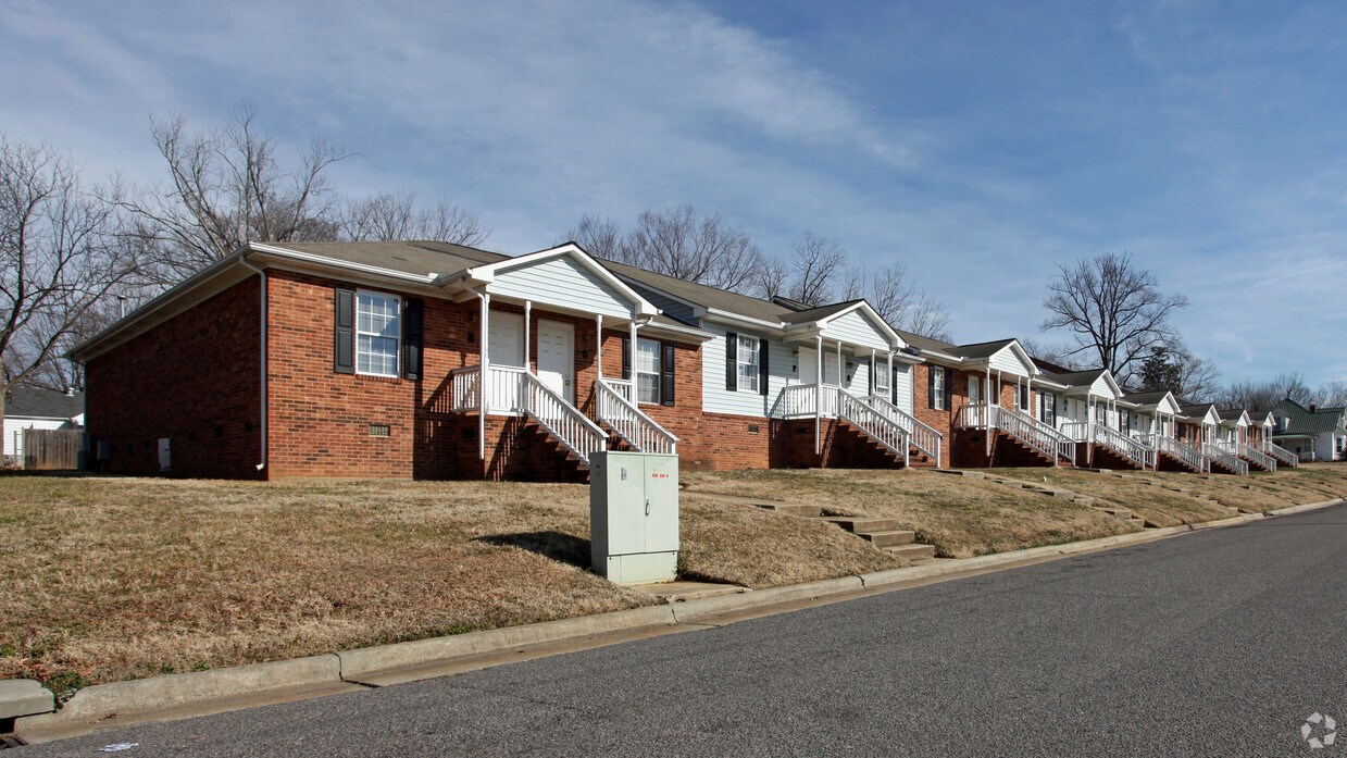 The Oaks Apartments - Graham, NC | Apartments.com