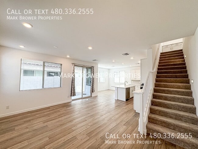 Building Photo - 9852 E Tamery Ave