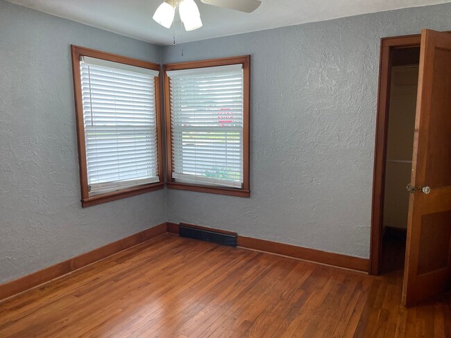 Building Photo - 3 bed / 1 bath - Morton, IL