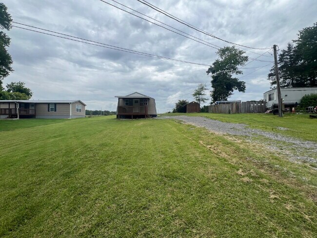 Foto del edificio - 1043 Ross Ln
