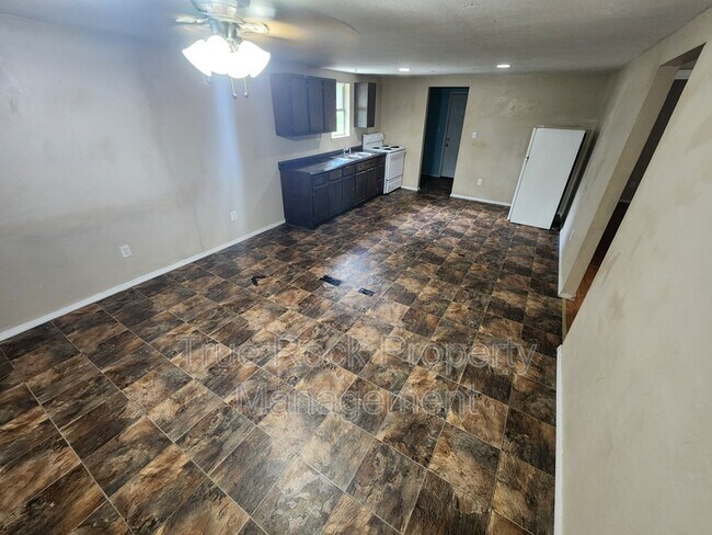 Foto del edificio - 320 W 8th St