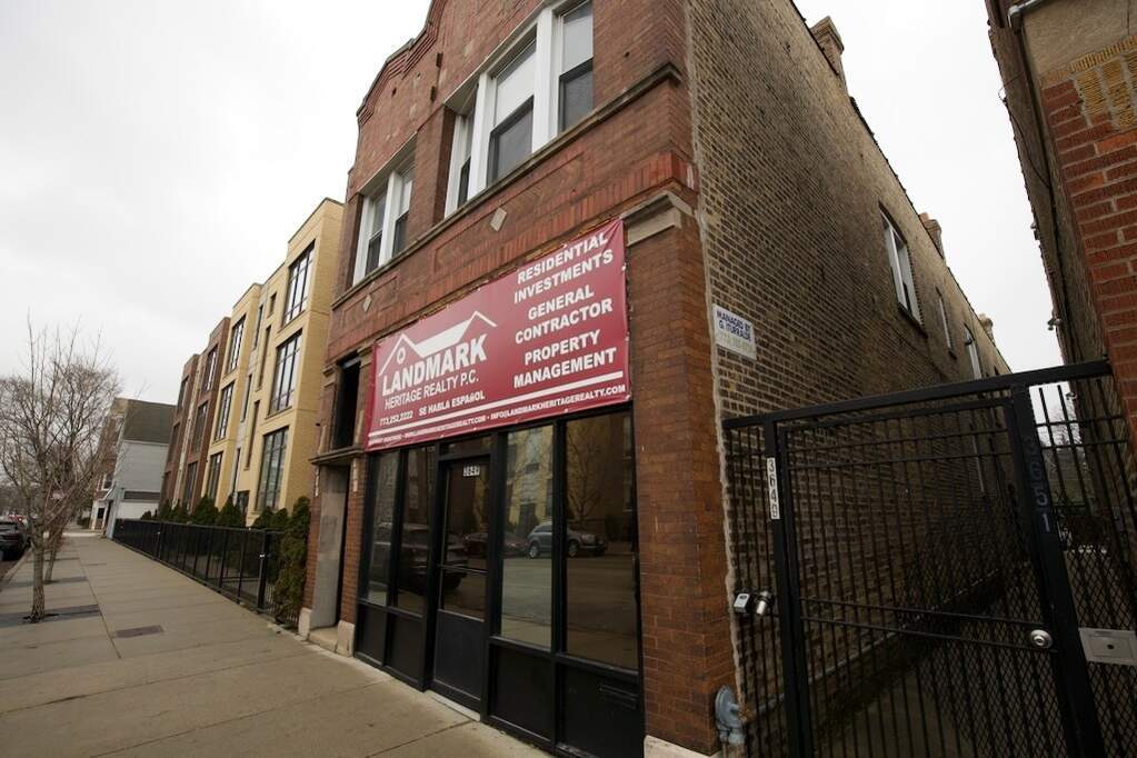 Primary Photo - 3649 W Montrose Ave