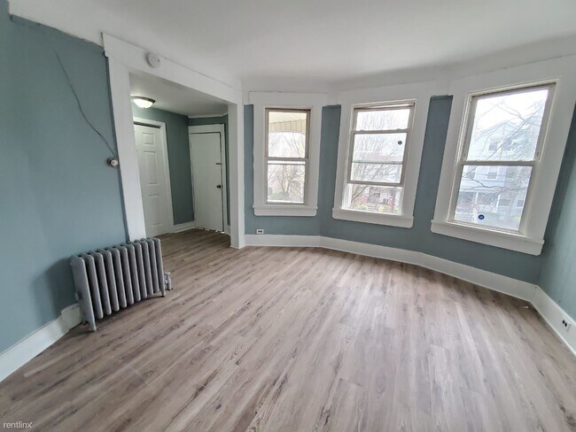 Foto del edificio - 1 br, 1 bath  - 45 Treacy Ave 3
