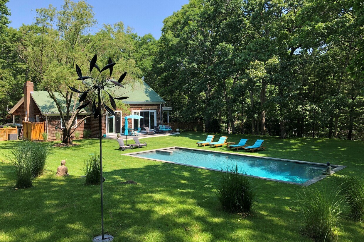 Foto principal - 1773 Noyack Rd