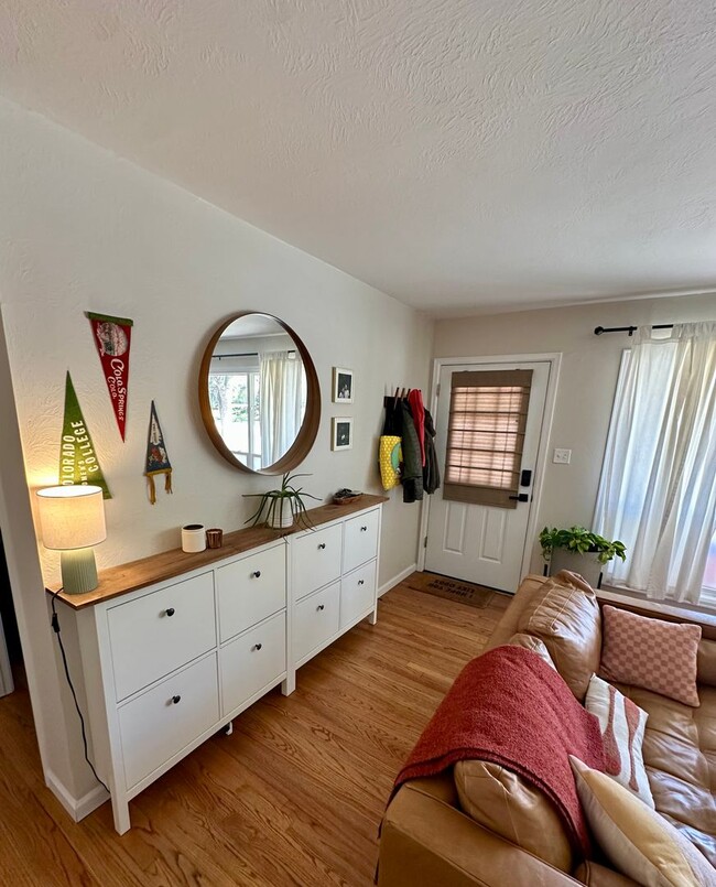 Building Photo - Charming Updated Ranch-Style Home