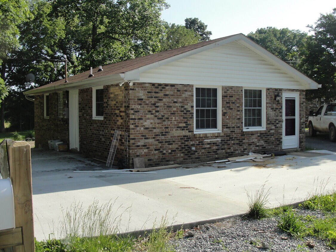 2 Greer Ct, Charlotte, TN 37036 House Rental in Charlotte, TN