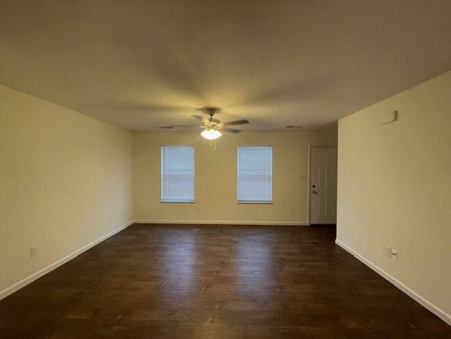 Foto del edificio - WEST KNOX CEDAR BLUFF AREA 2 BEDROOM 2.5 B...