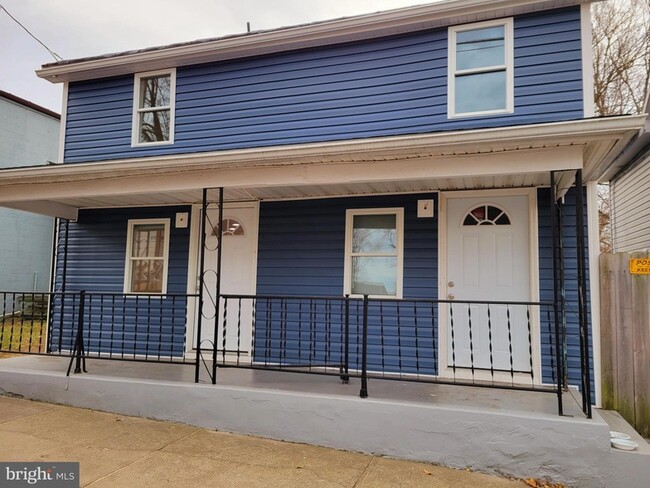 Building Photo - 235 Kern St