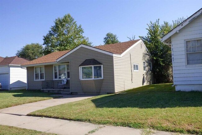 Building Photo - 3 Bed 2 Bath Home with 2 Car Garage