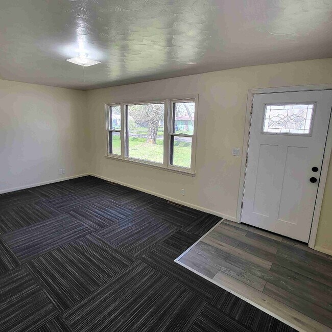 Foto del edificio - 2050 Reggie Dr