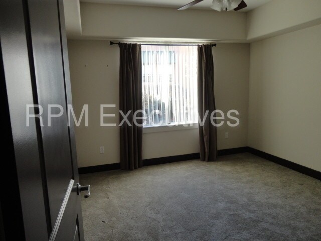 Building Photo - 24505 Town Center Dr