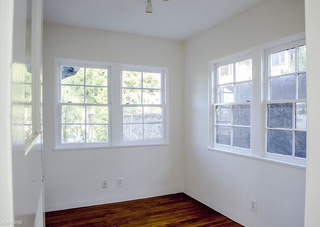 Foto del edificio - 2 br, 1 bath House - 937 W Kensington Rd