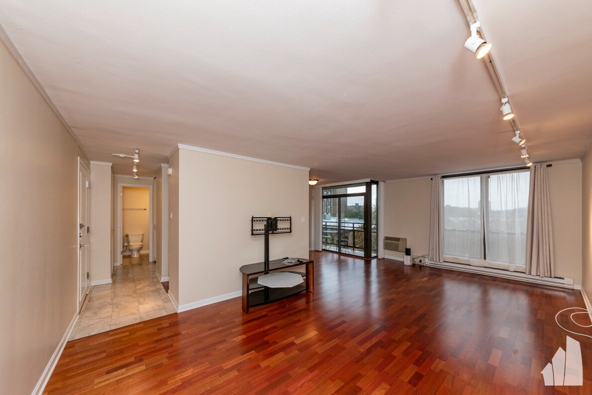 Primary Photo - 2600 N Hampden Ct