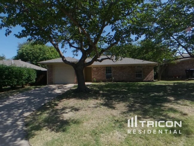 Building Photo - 8620 Santa Clara Dr