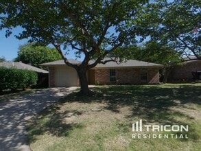 Building Photo - 8620 Santa Clara Dr