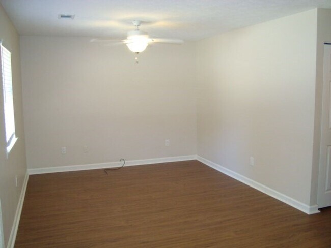 Foto del edificio - Kurt Circle 1351/1353**Raymer