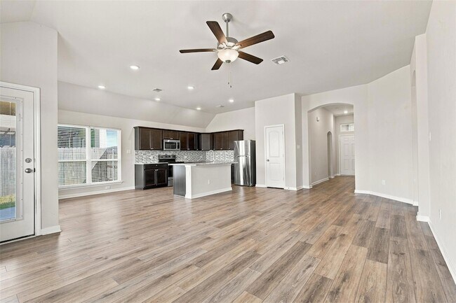 Foto del edificio - 808 Fallbrook Dr